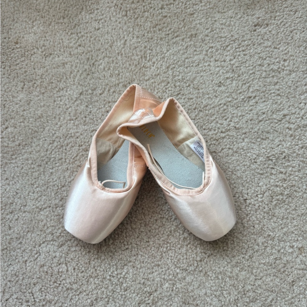 NEVER WORN Ballet Pointe Shoes